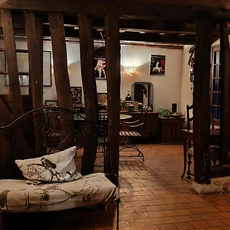 La Maison Bleue Holiday home Reux
